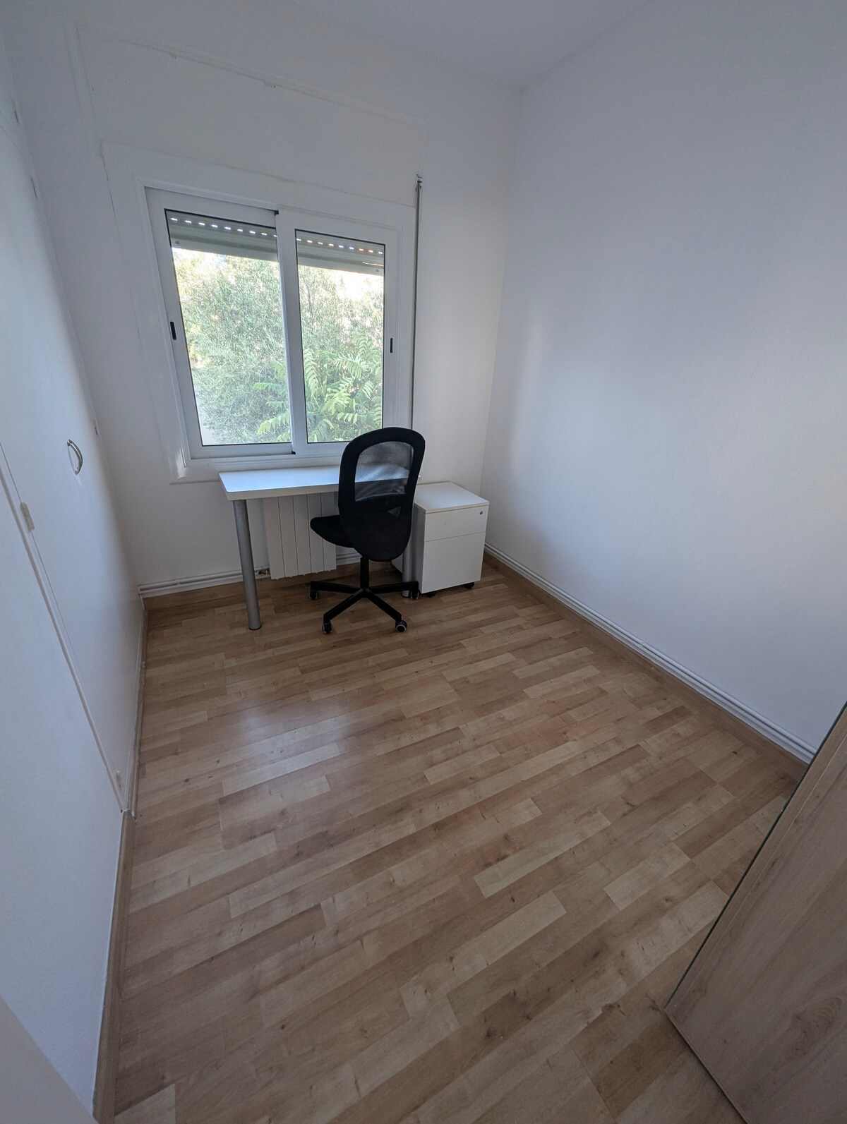 Pequeño espacio de trabajo del apartamento