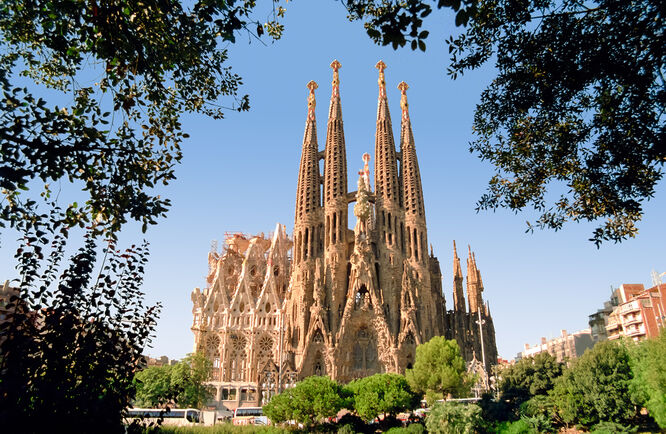 Barcelona y uno de sus monumentos urbanos