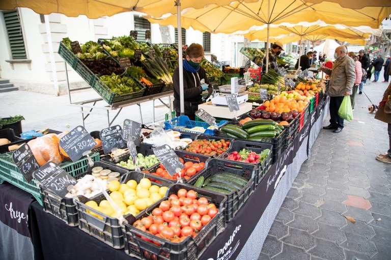 Productos locales en el Mercat de Pagès
