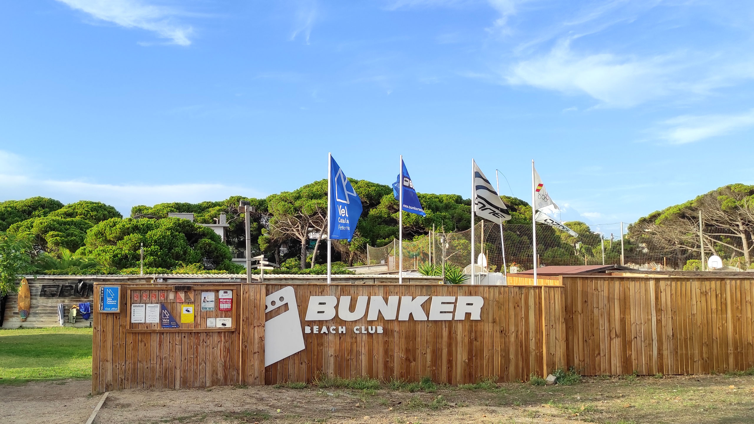 Instalaciones de Bunker Wind en la playa de Castelldefels